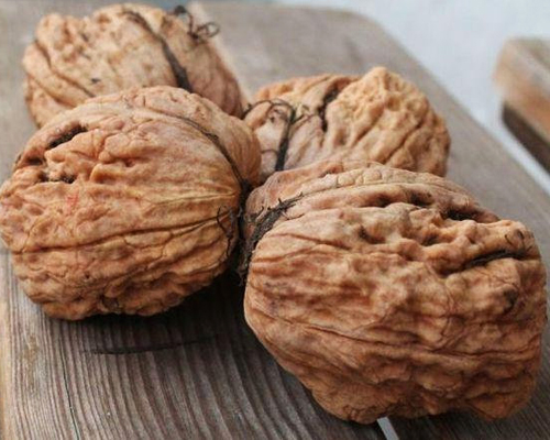 Грецкий орех Бомба Грецкий орех Бомба